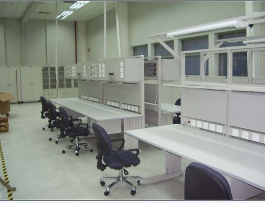 ESD-Werkbank, elektrisch höhenverstellbar, kundenspezifisch, für Elektronik